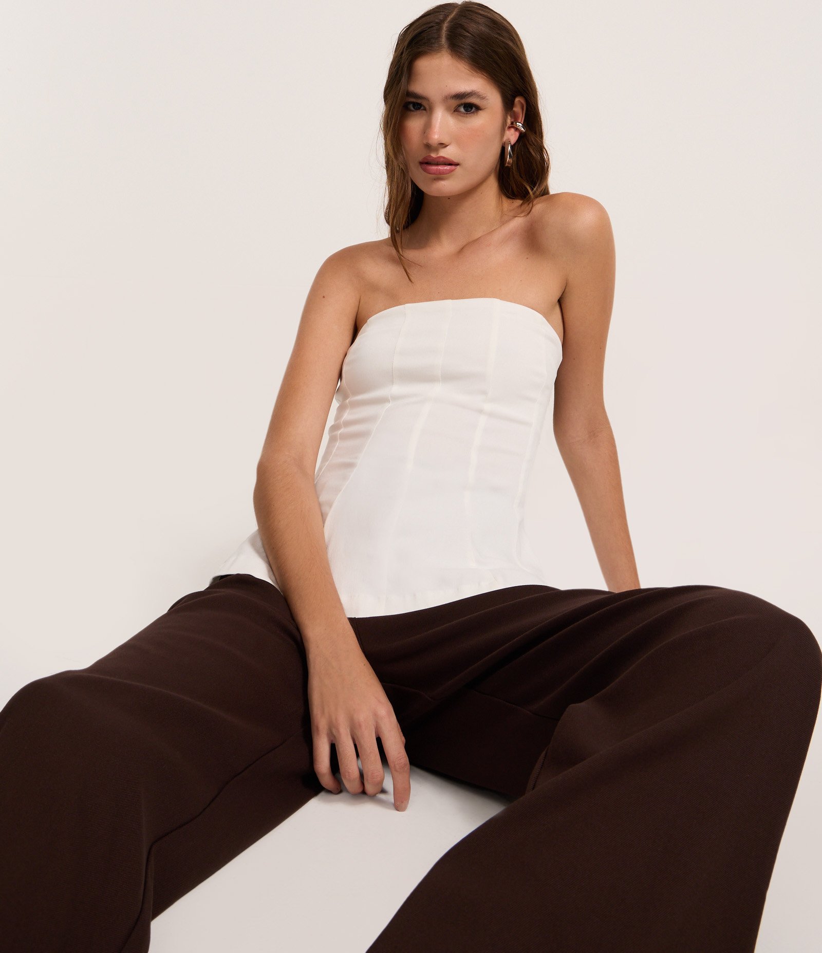 Calça Reta em Alfaiataria com Meio Cinto Marrom 5