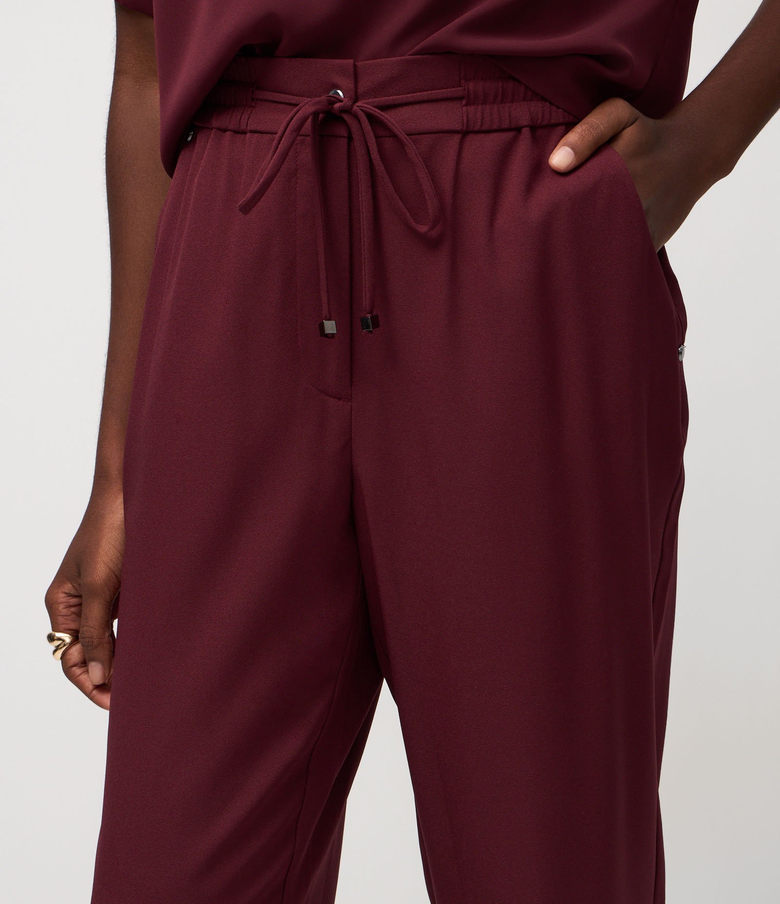 Calça Fluida em Crepe com Cós Elástico e Amarração Vinho 4