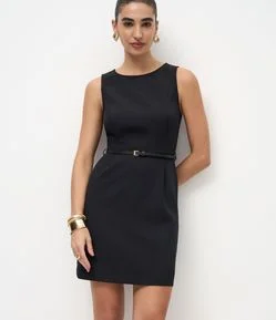 Vestido Curto em Crepe com Pregas Frontais e Cinto em PU