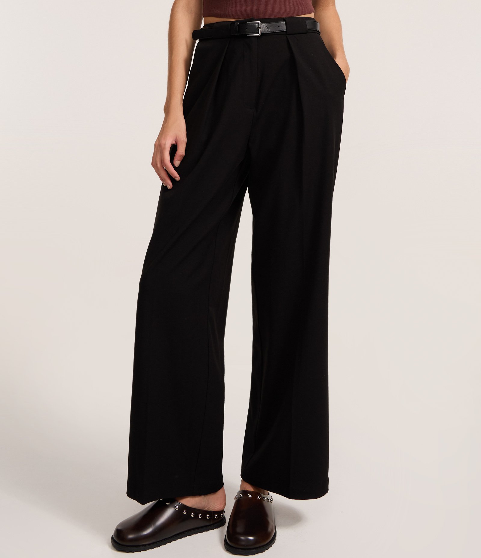 Calça Pantalona em Alfaiataria com Cinto Preto 3