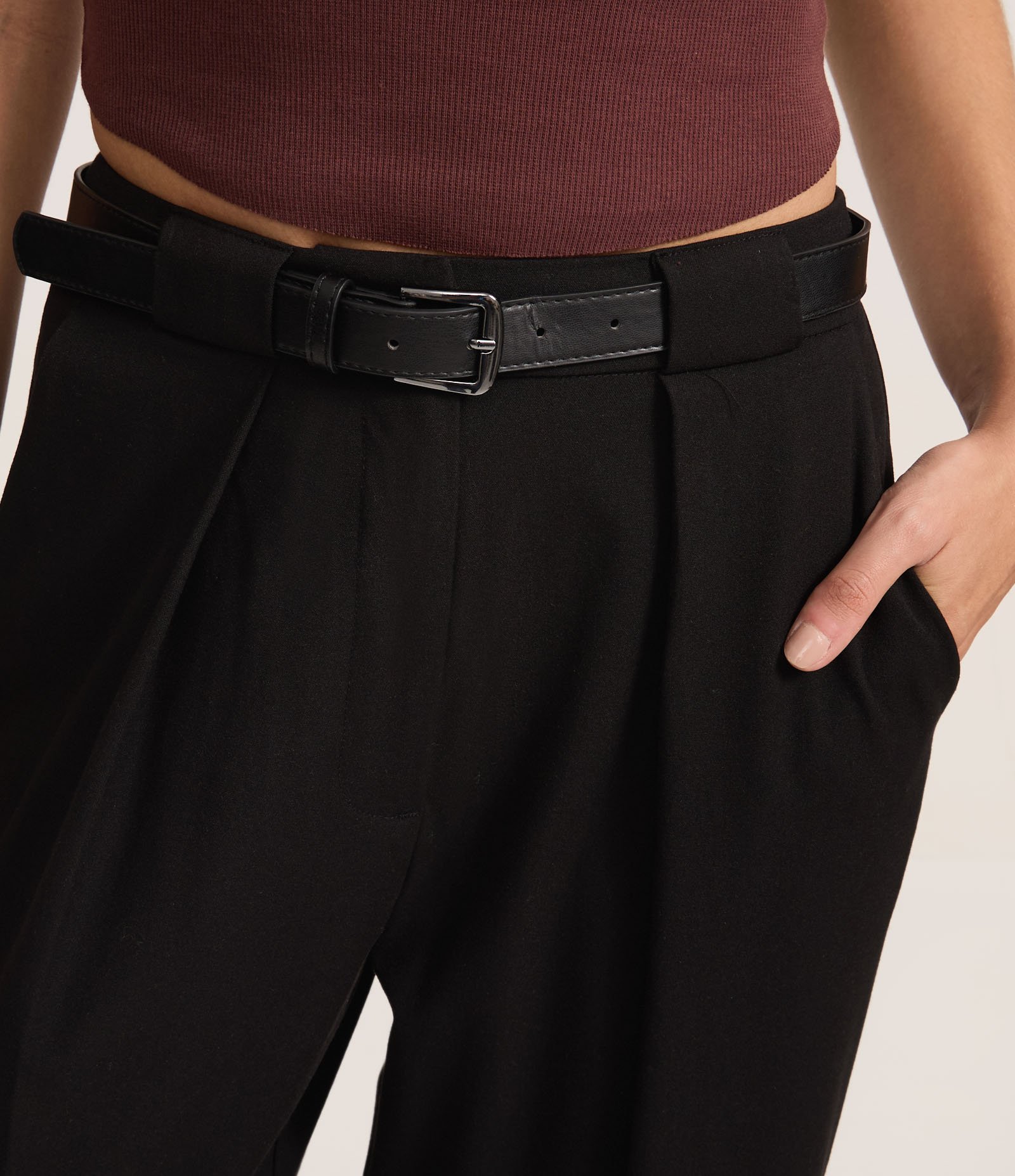 Calça Pantalona em Alfaiataria com Cinto Preto 4
