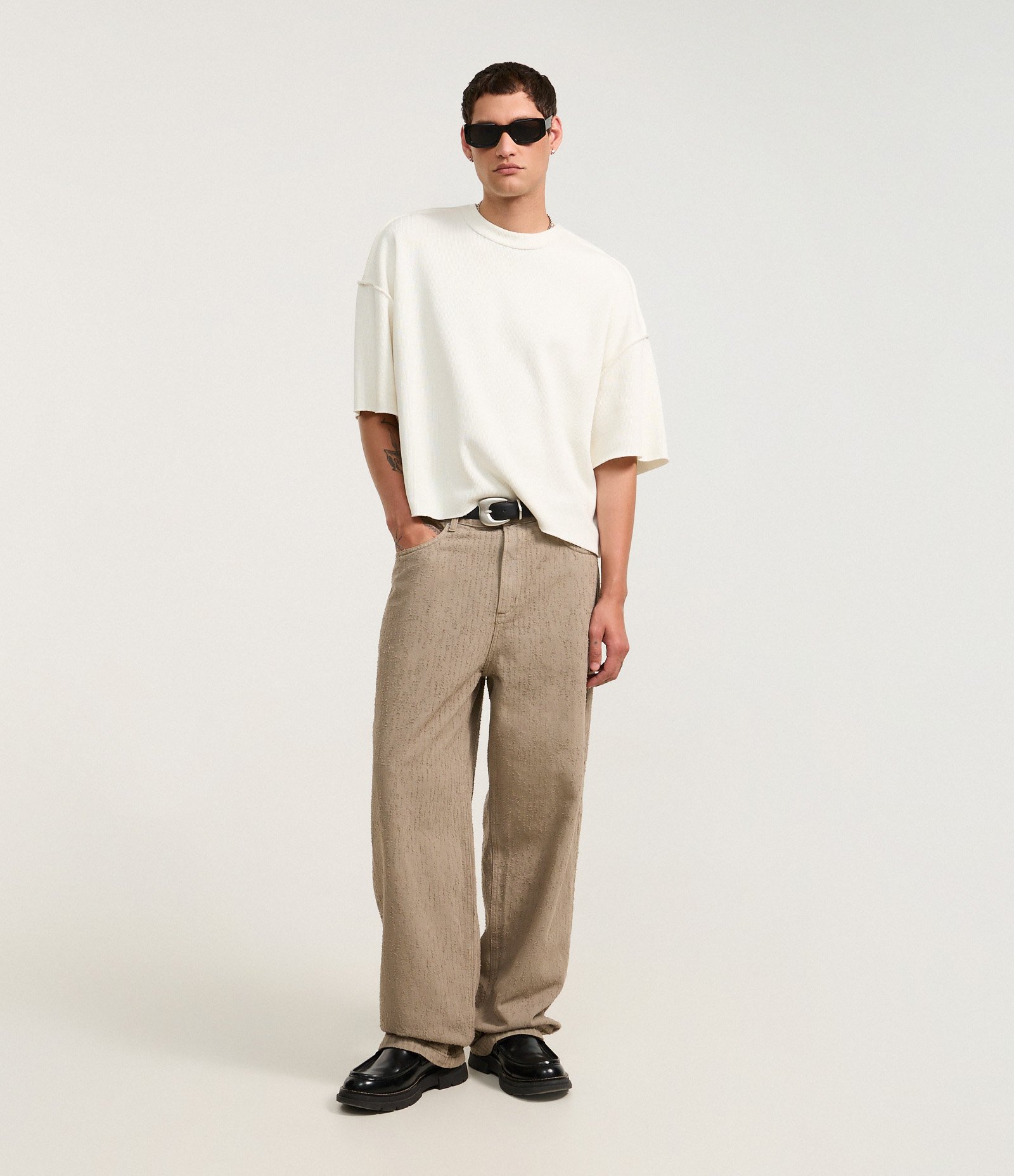 Calça Super Baggy em Sarja Texturizada Bege 1