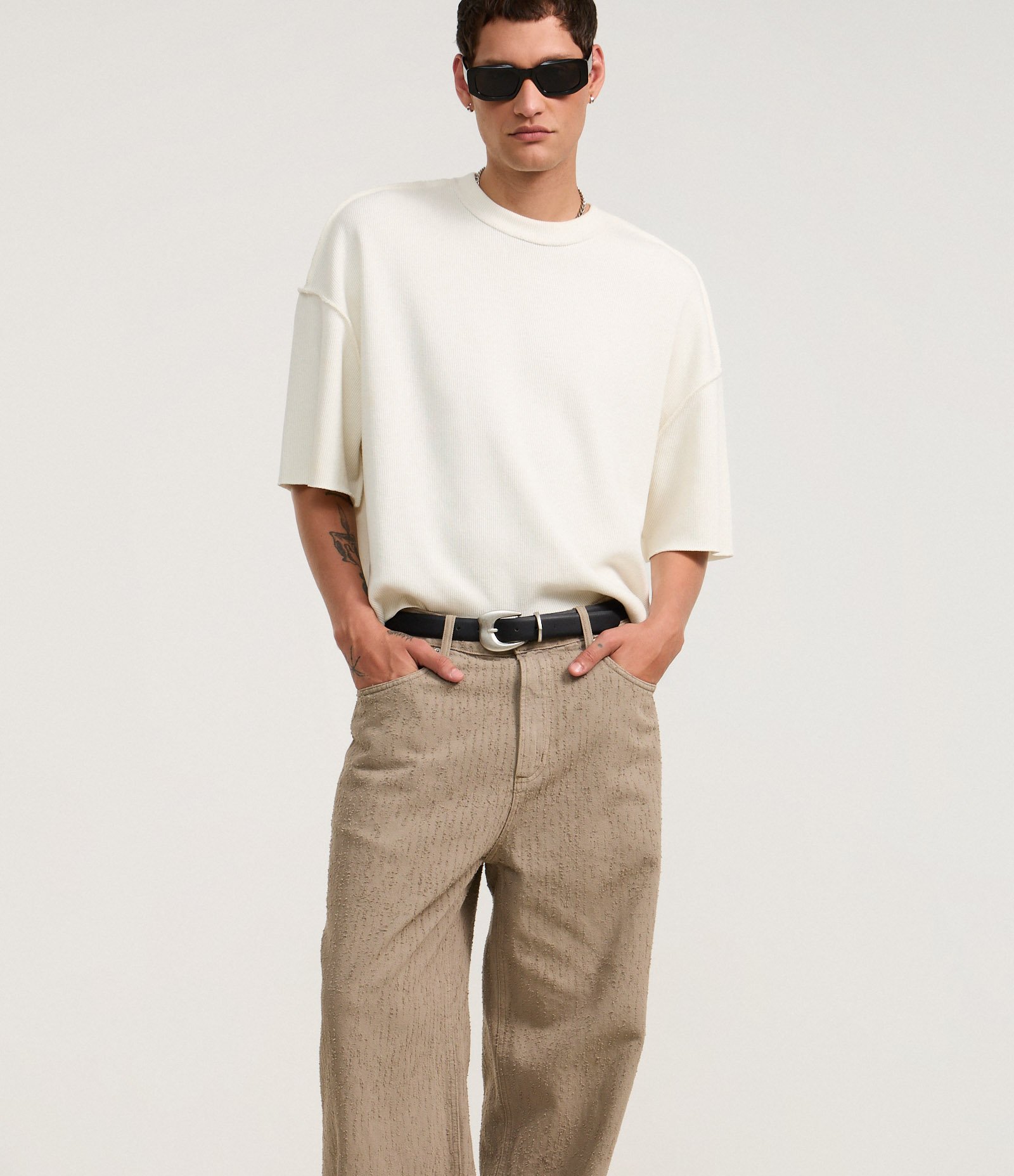 Calça Super Baggy em Sarja Texturizada Bege 4