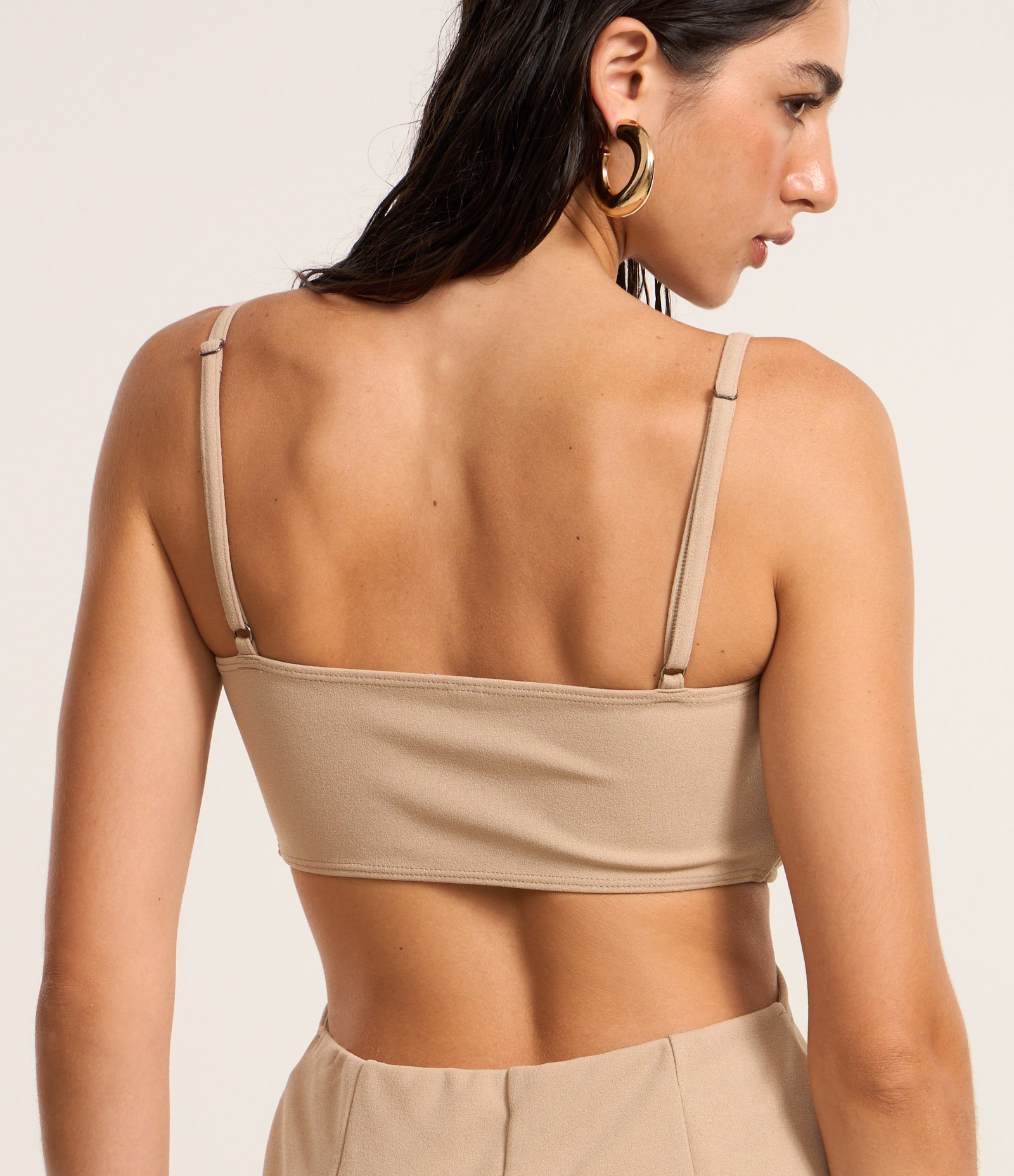 Vestido Curto em Crepe com Busto Pespontado e Recortes Bege 5