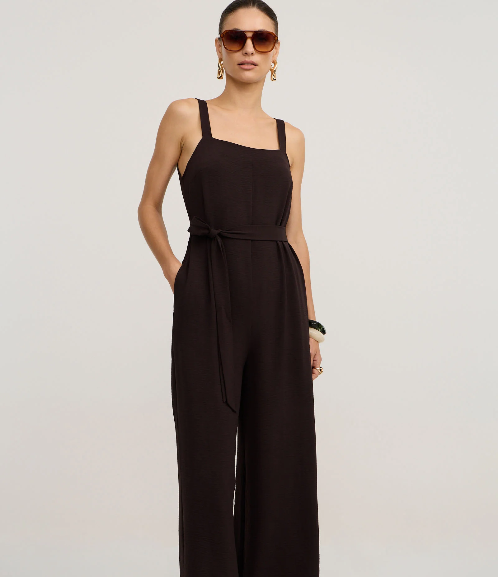 Macacão com Decote Quadrado e Faixa para Amarração Marrom 2