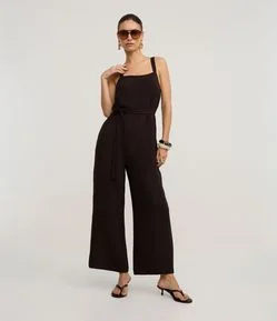 Macacão com Decote Quadrado e Faixa para Amarração