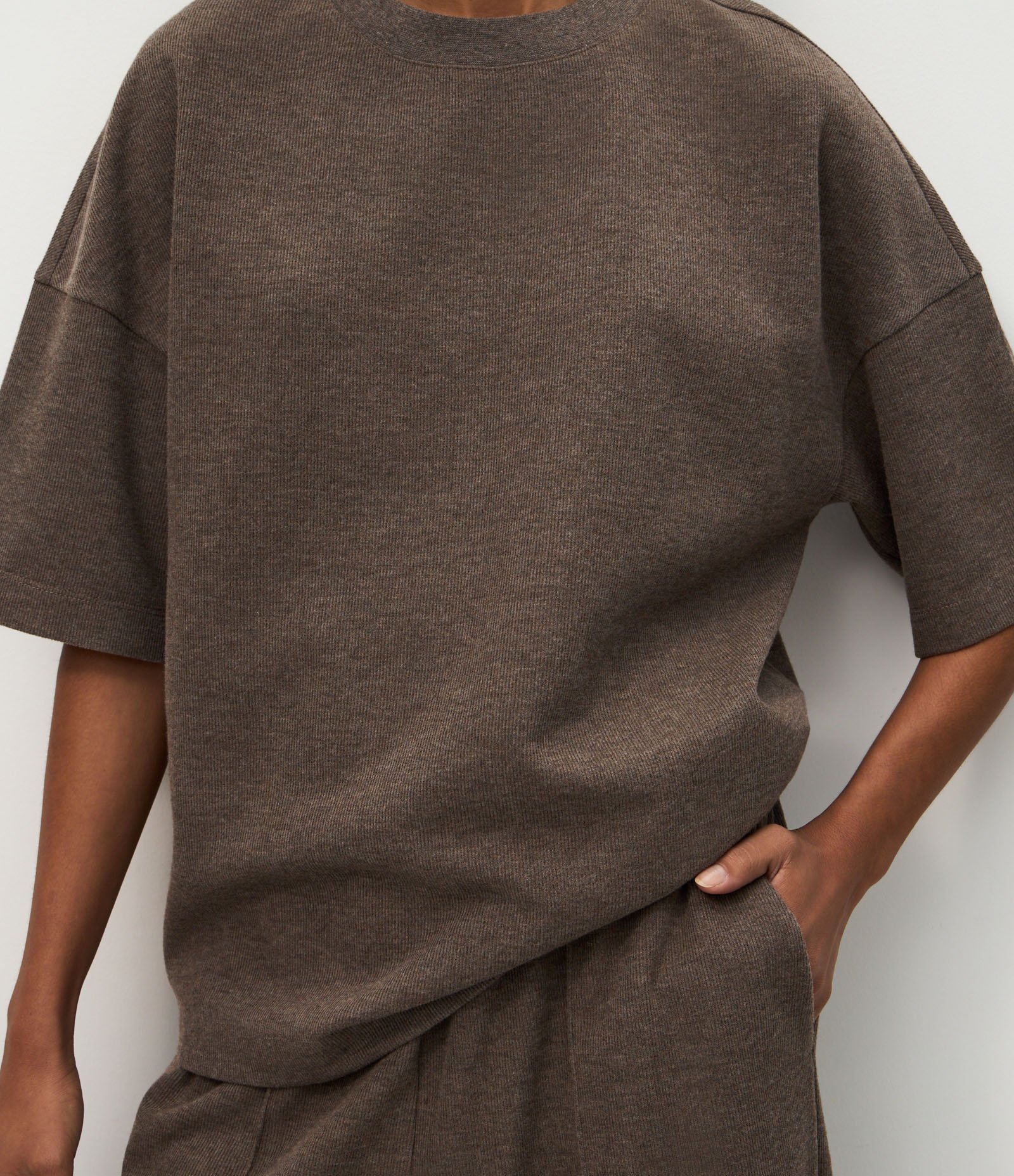 Blusa Moletom Oversized com Manga Curta Marrom 4
