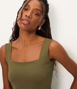 Blusa Básica em Poliamida com Decote Quadrado