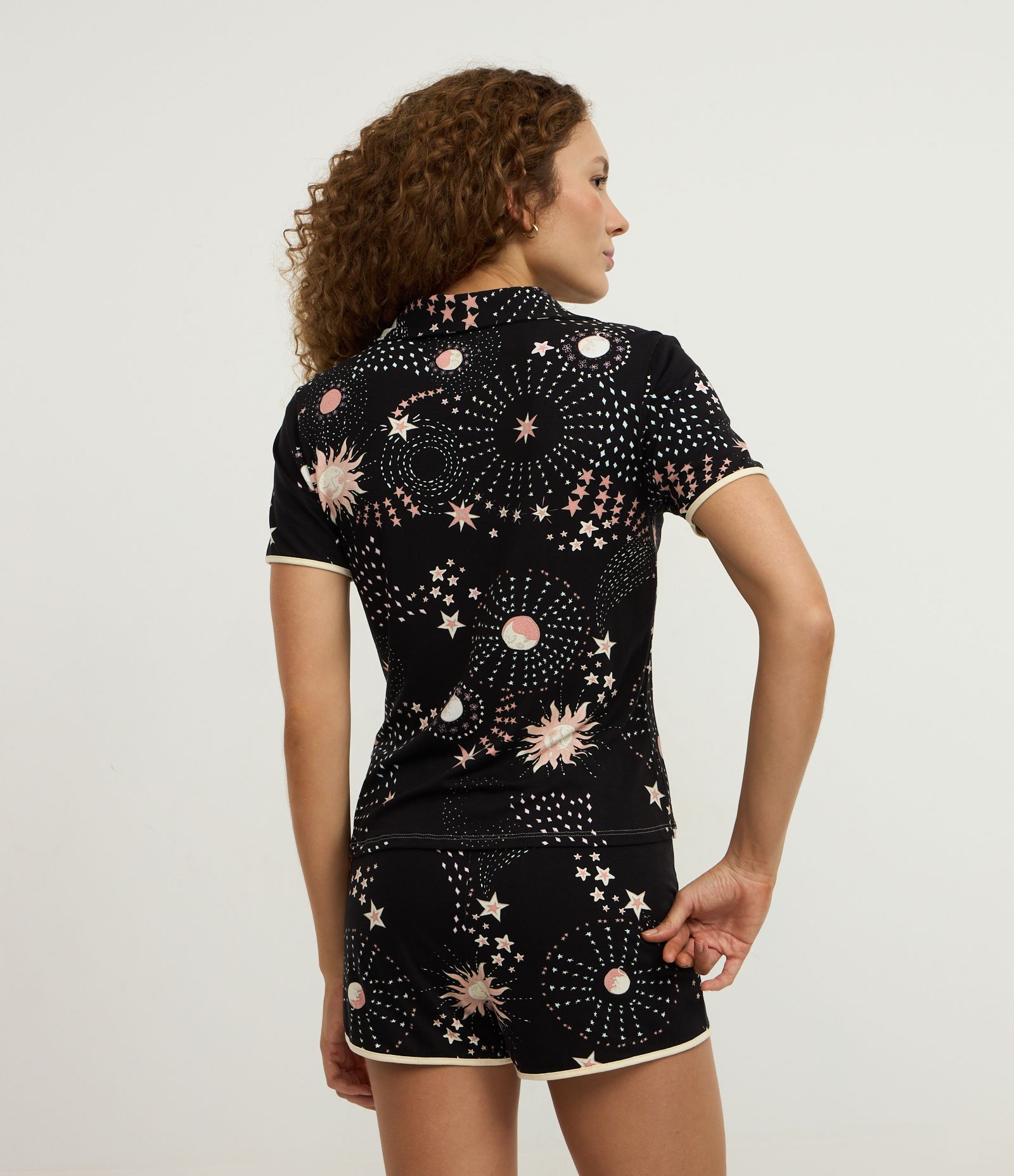 Pijama Short Doll Americano em Viscolycra com Estampa de Estrelas Preto 2
