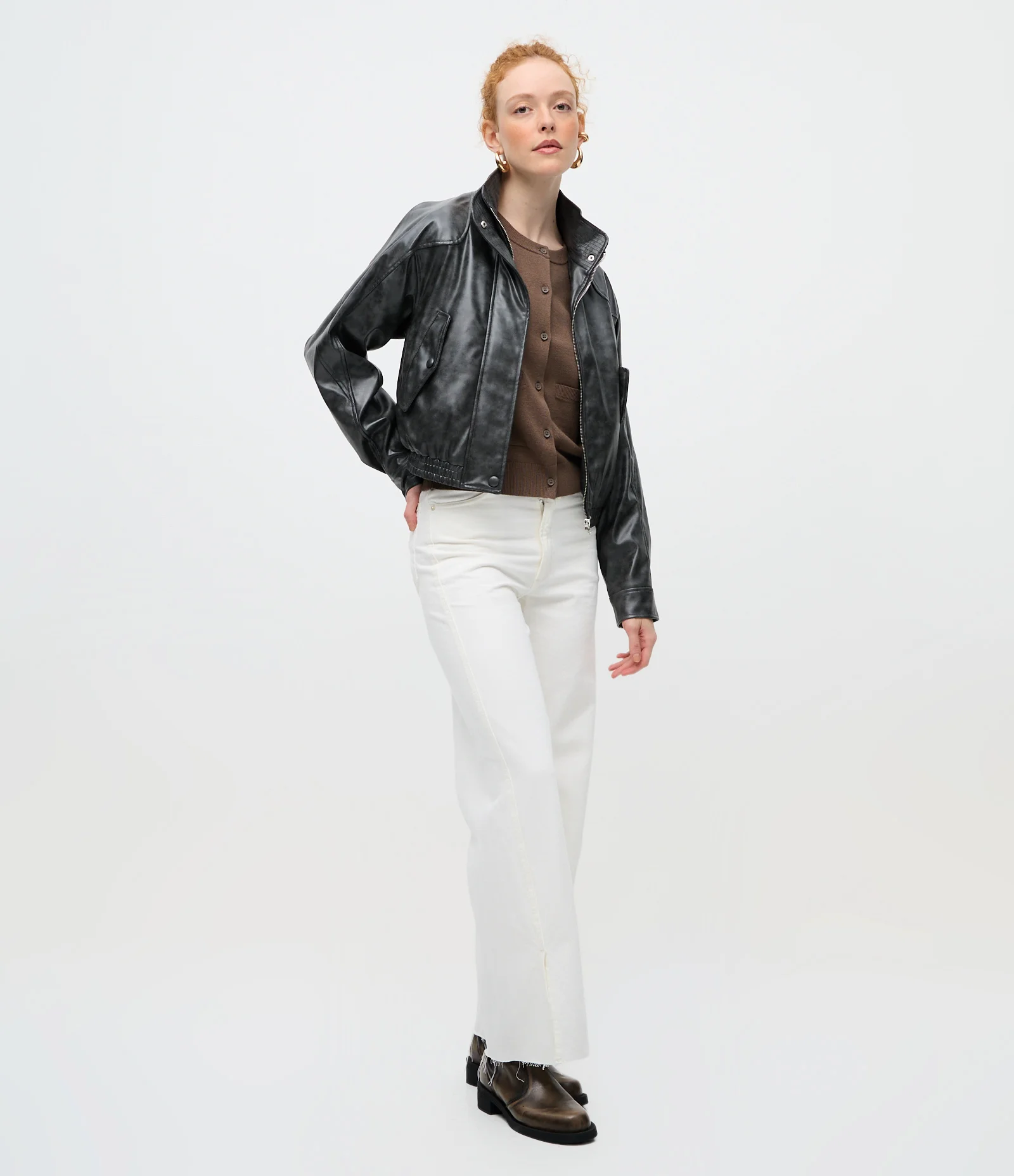 Cardigan em Tricô com Gola Redonda e Bolsos Frontais Marrom 2