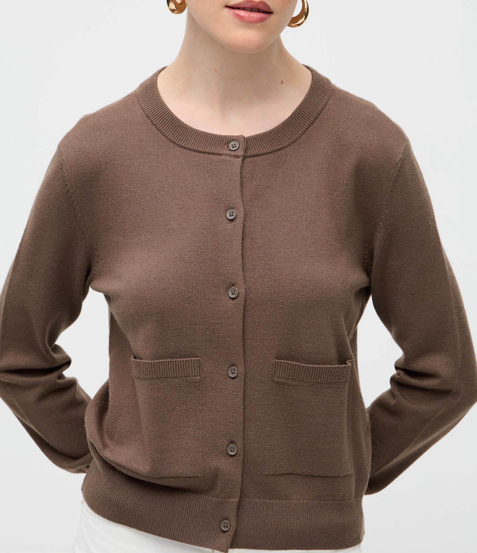 Cardigan em Tricô com Gola Redonda e Bolsos Frontais Marrom 4