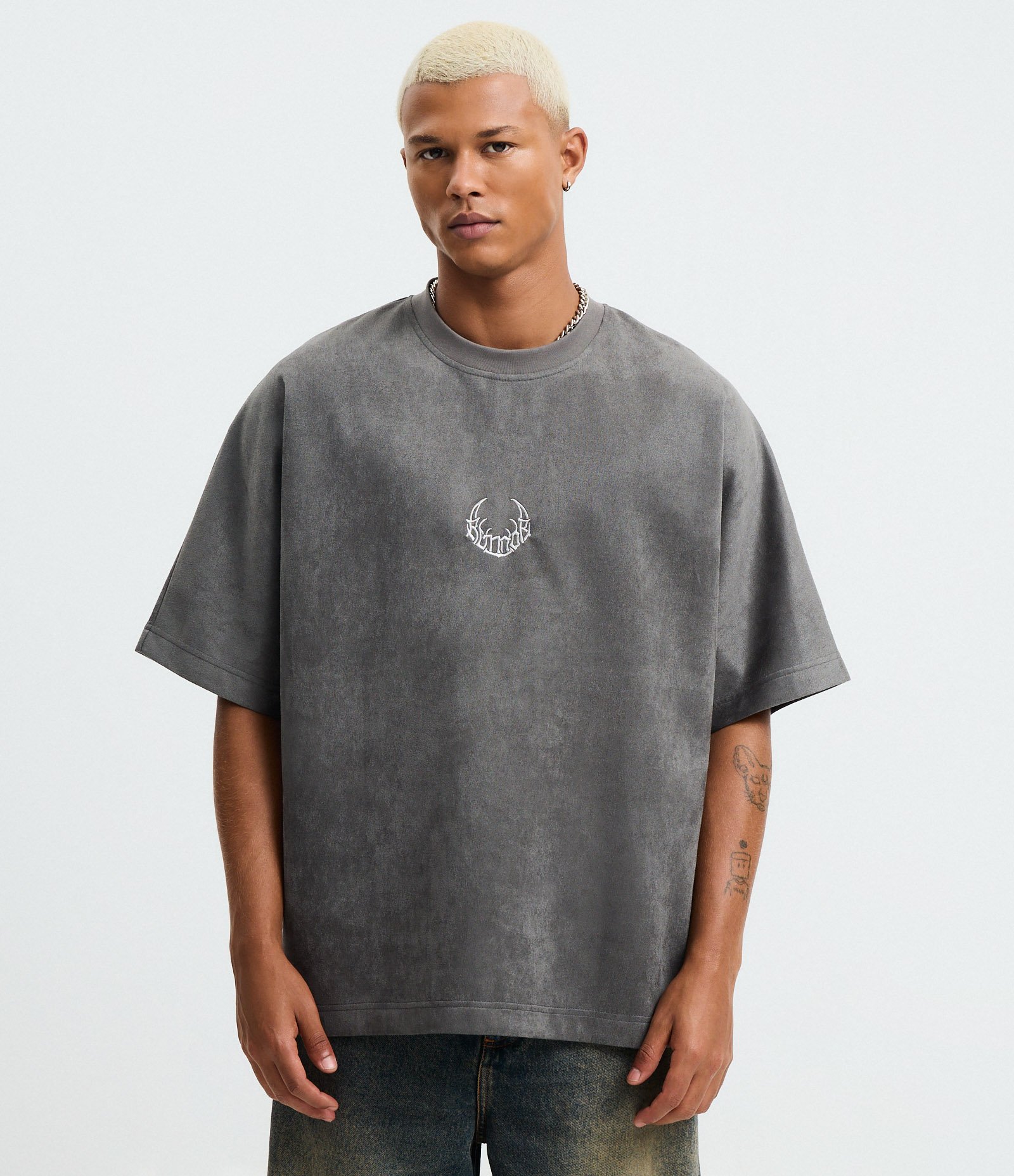 Camiseta Oversized em Suede com Estampa Lettering e Bordado Cinza 1