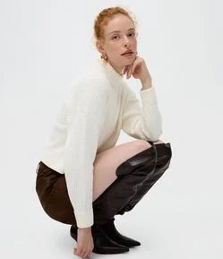 Suéter Oversized em Tricô Texturizado com Gola Alta