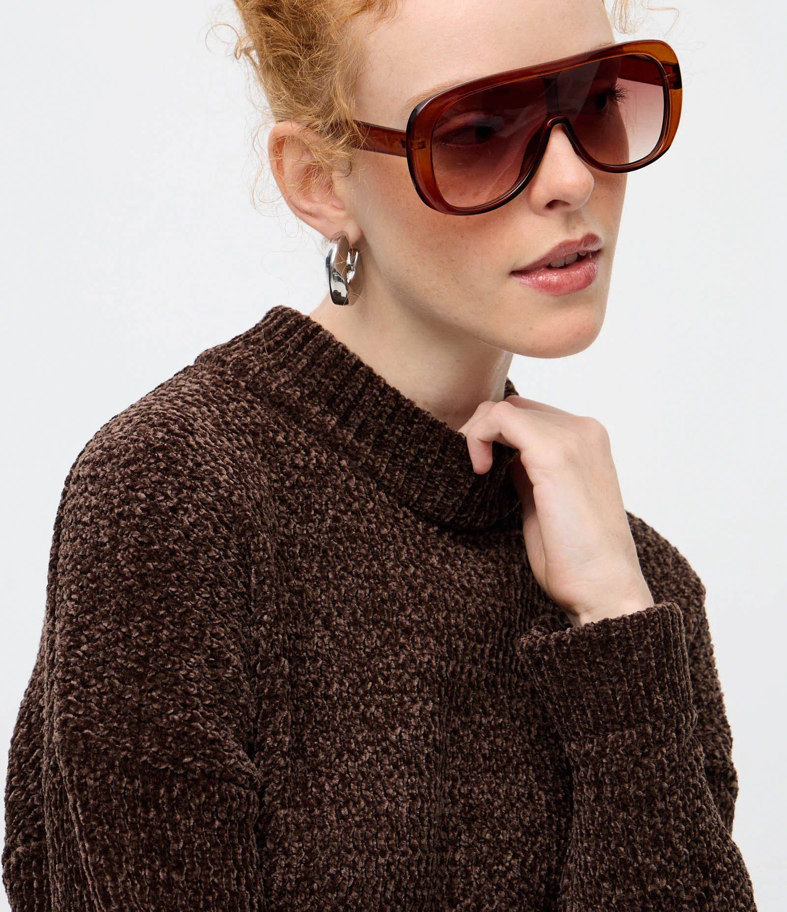 Suéter Oversized em Tricô Texturizado com Gola Alta Marrom 1