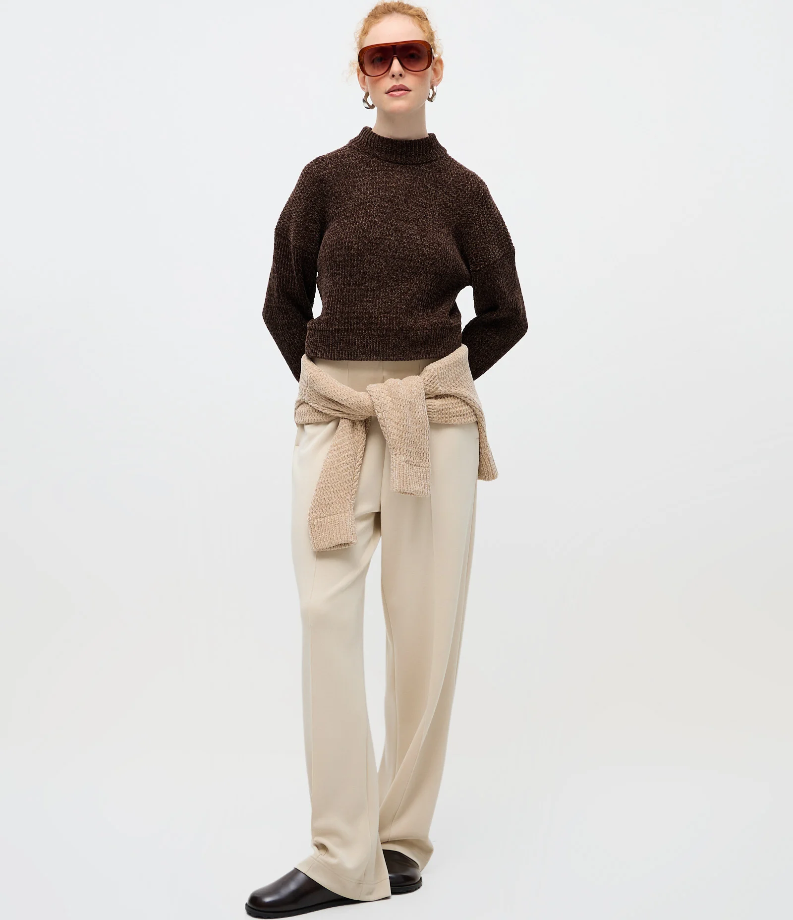 Suéter Oversized em Tricô Texturizado com Gola Alta Marrom 2
