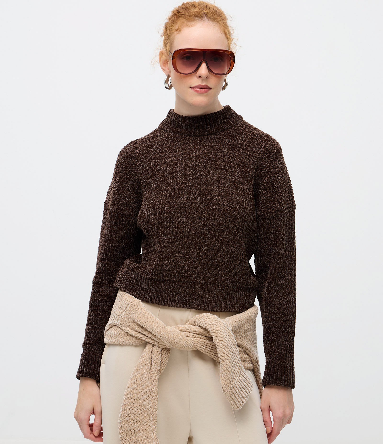Suéter Oversized em Tricô Texturizado com Gola Alta Marrom 3
