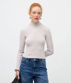 Blusa Slim Texturizada com Gola Alta e Manga Longa