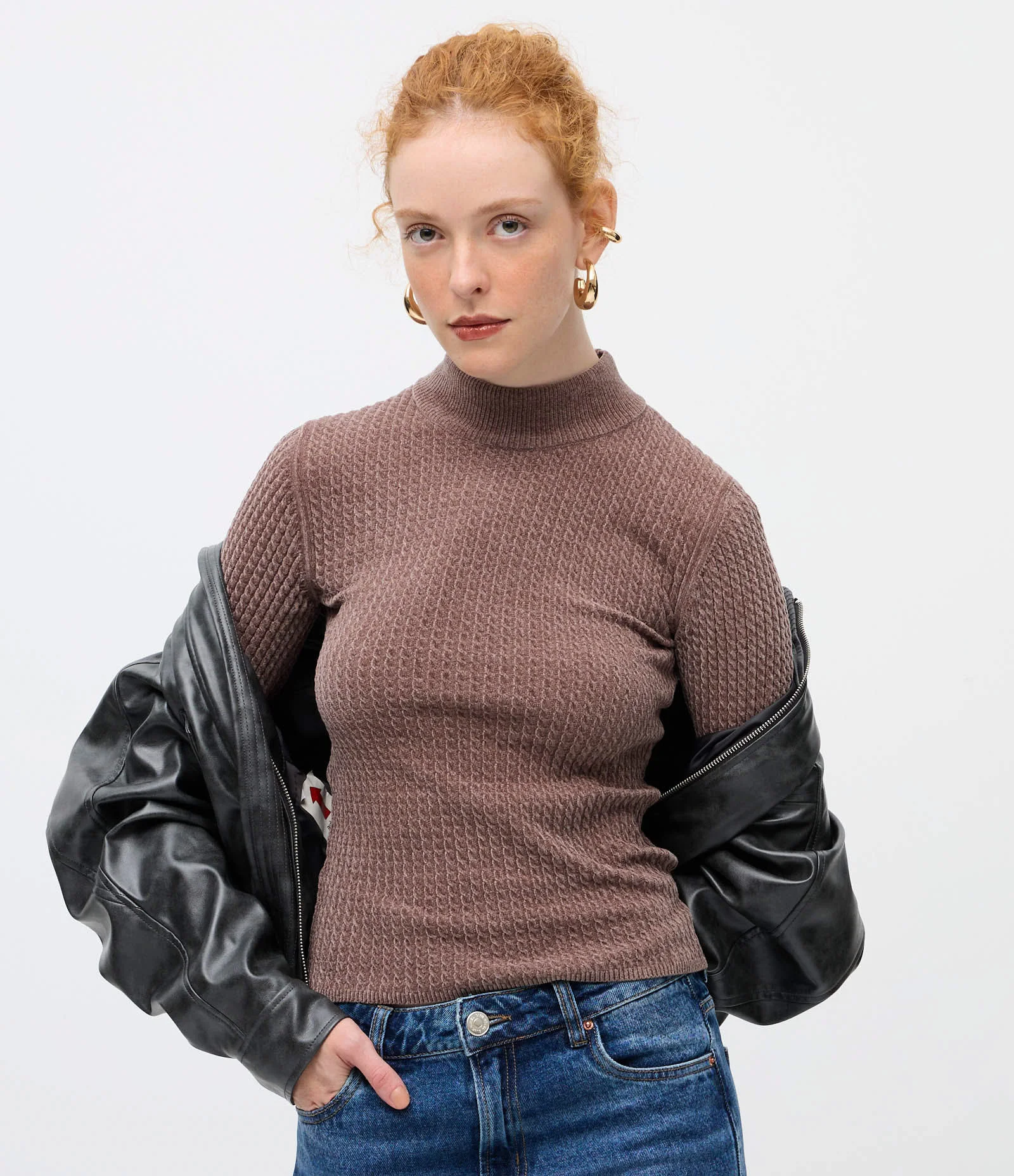 Blusa Slim Texturizada com Gola Alta e Manga Longa Marrom 1