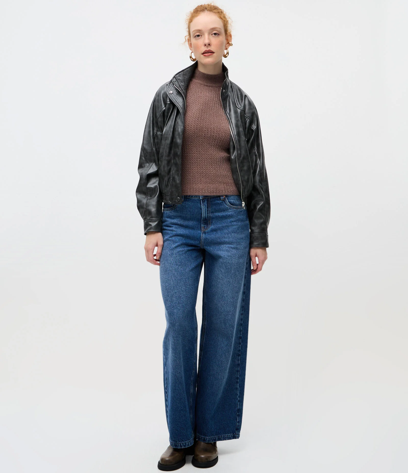 Blusa Slim Texturizada com Gola Alta e Manga Longa Marrom 2