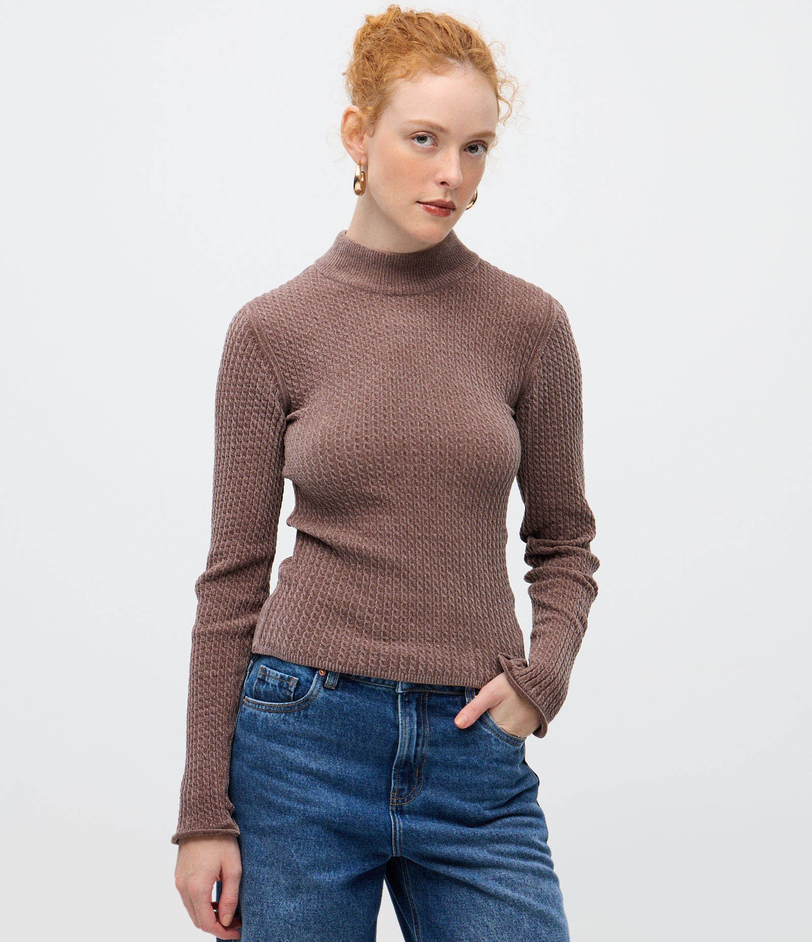 Blusa Slim Texturizada com Gola Alta e Manga Longa Marrom 3