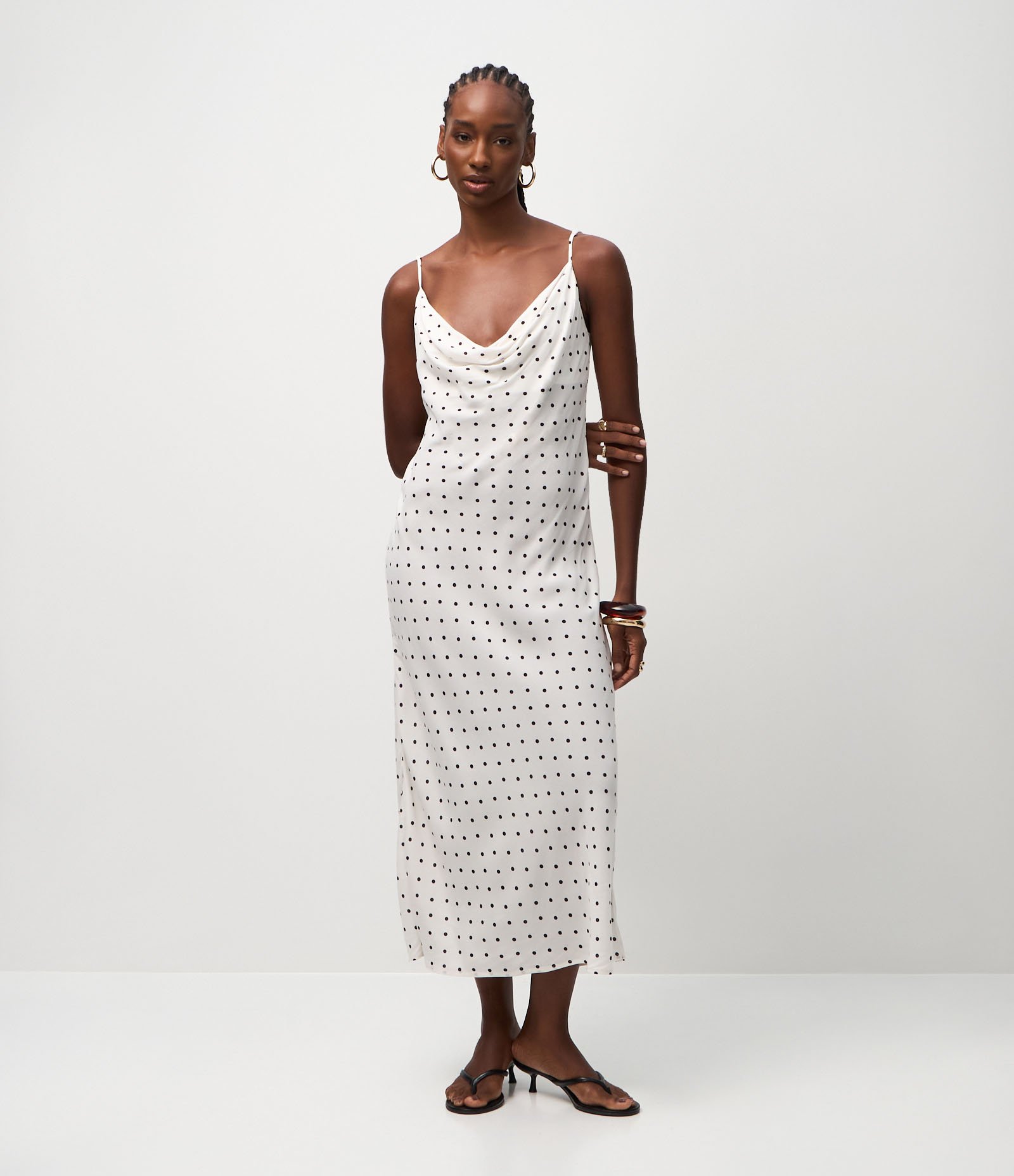 Vestido Midi com Decote Degagê e Estampa Poá Branco 1