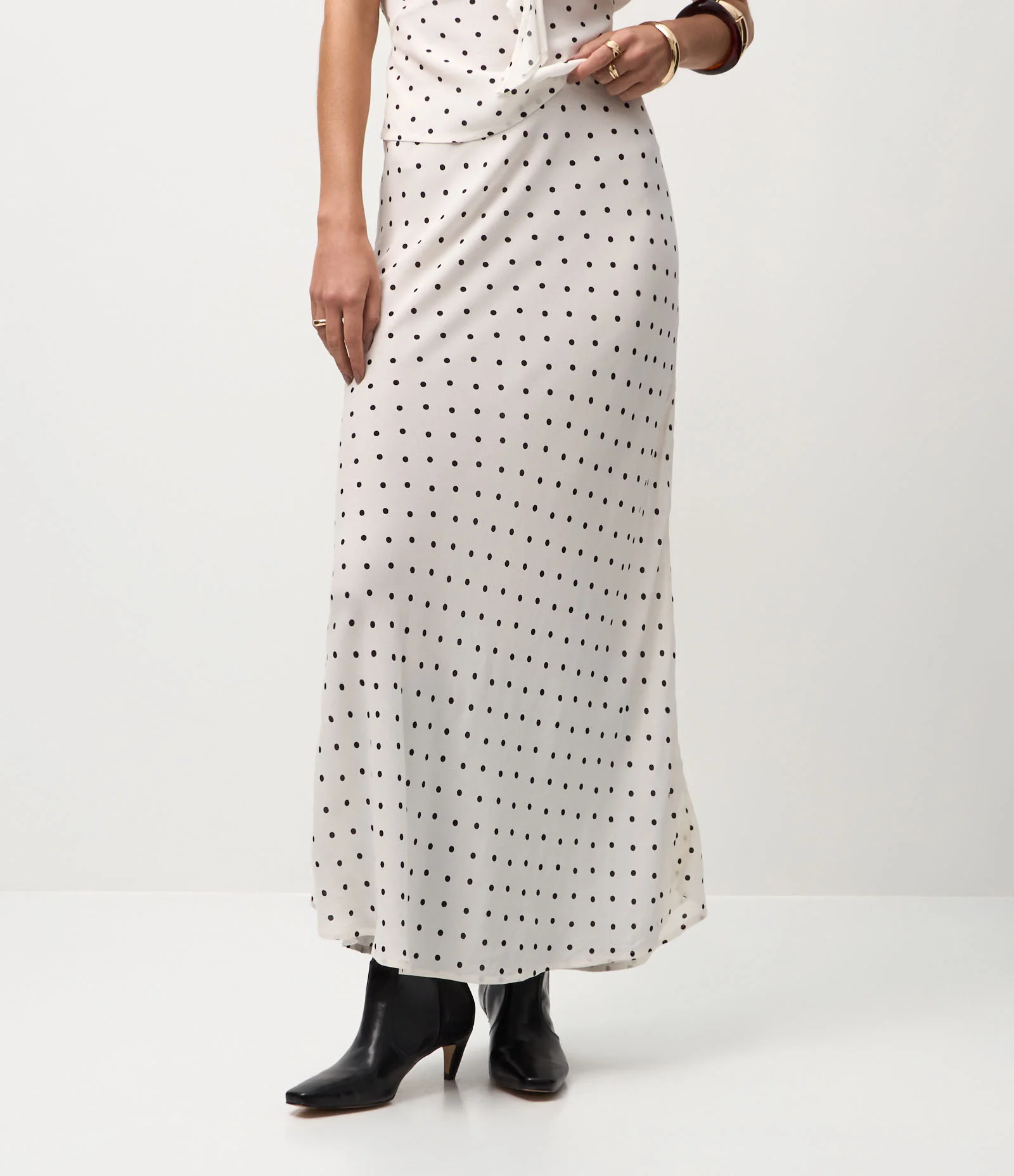 Saia Midi Morracaine com Estampa Poá Branco 2