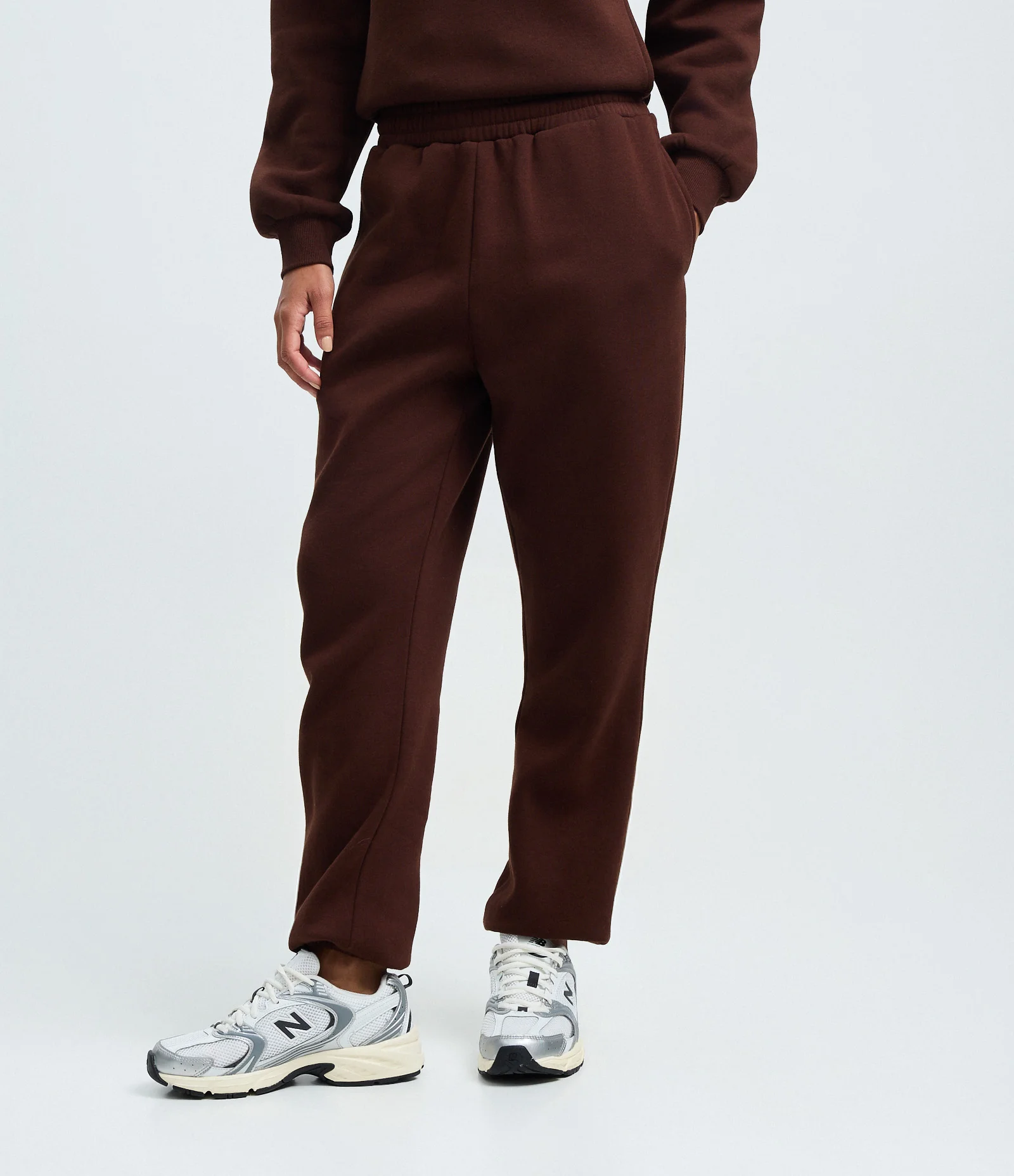 Calça Jogger em Moletom com Cós com Elástico Marrom 2