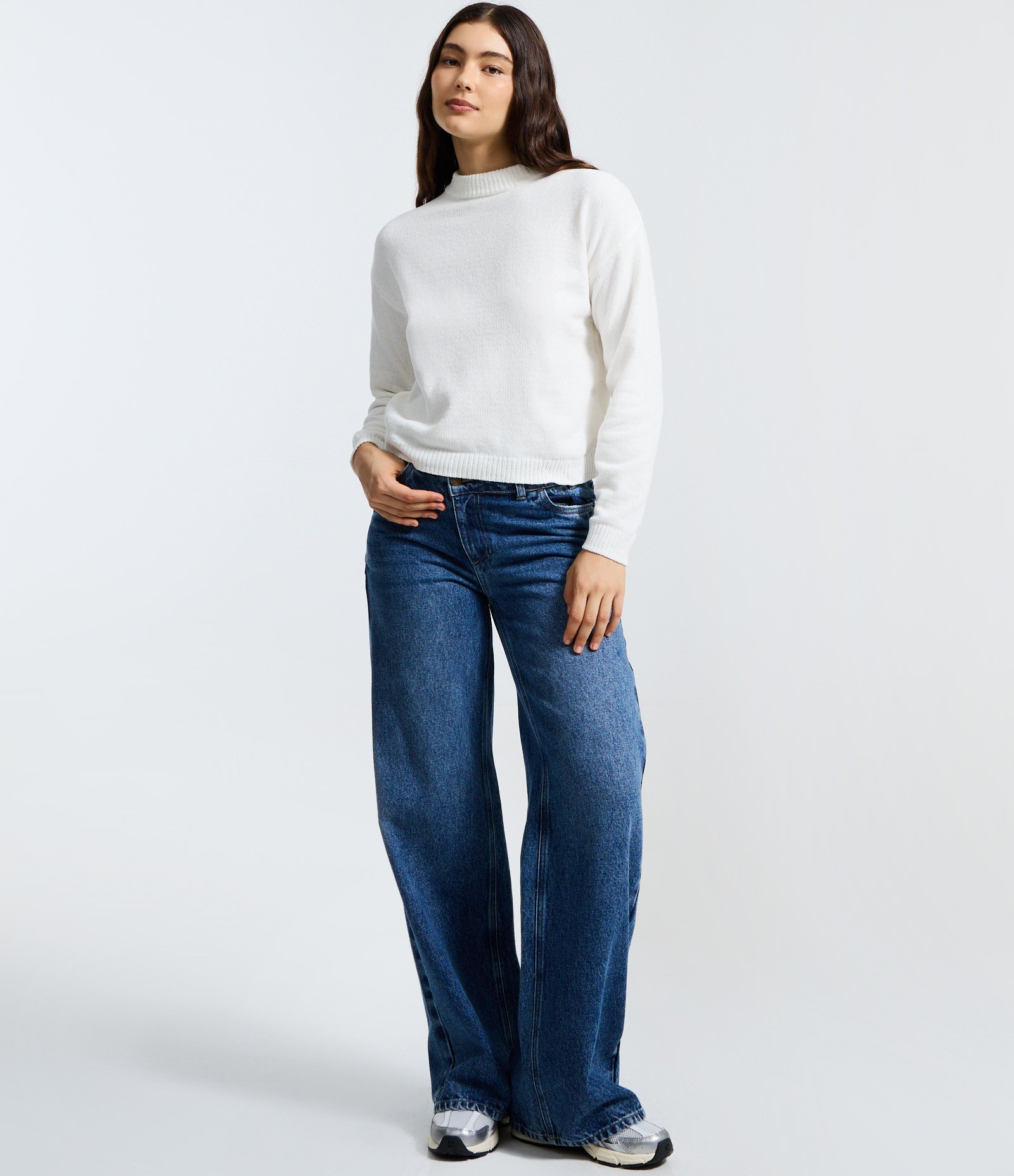 Blusa Slim em Tricô Chenille com Gola Redonda Branco 2
