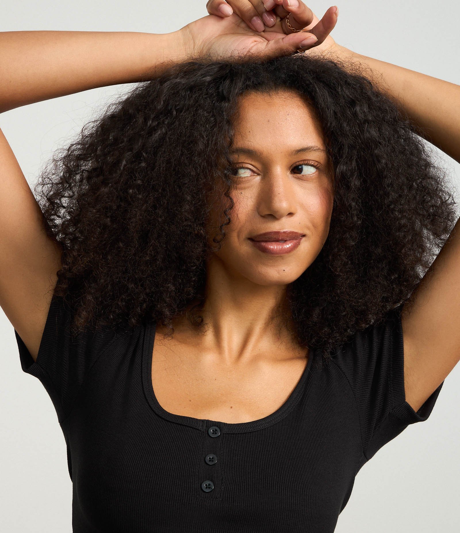 Blusa em Ribana com Botões no Decote Cinza Escuro 3