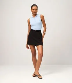 Saia Curta em Crepe com Cinto e Fivela em Metal