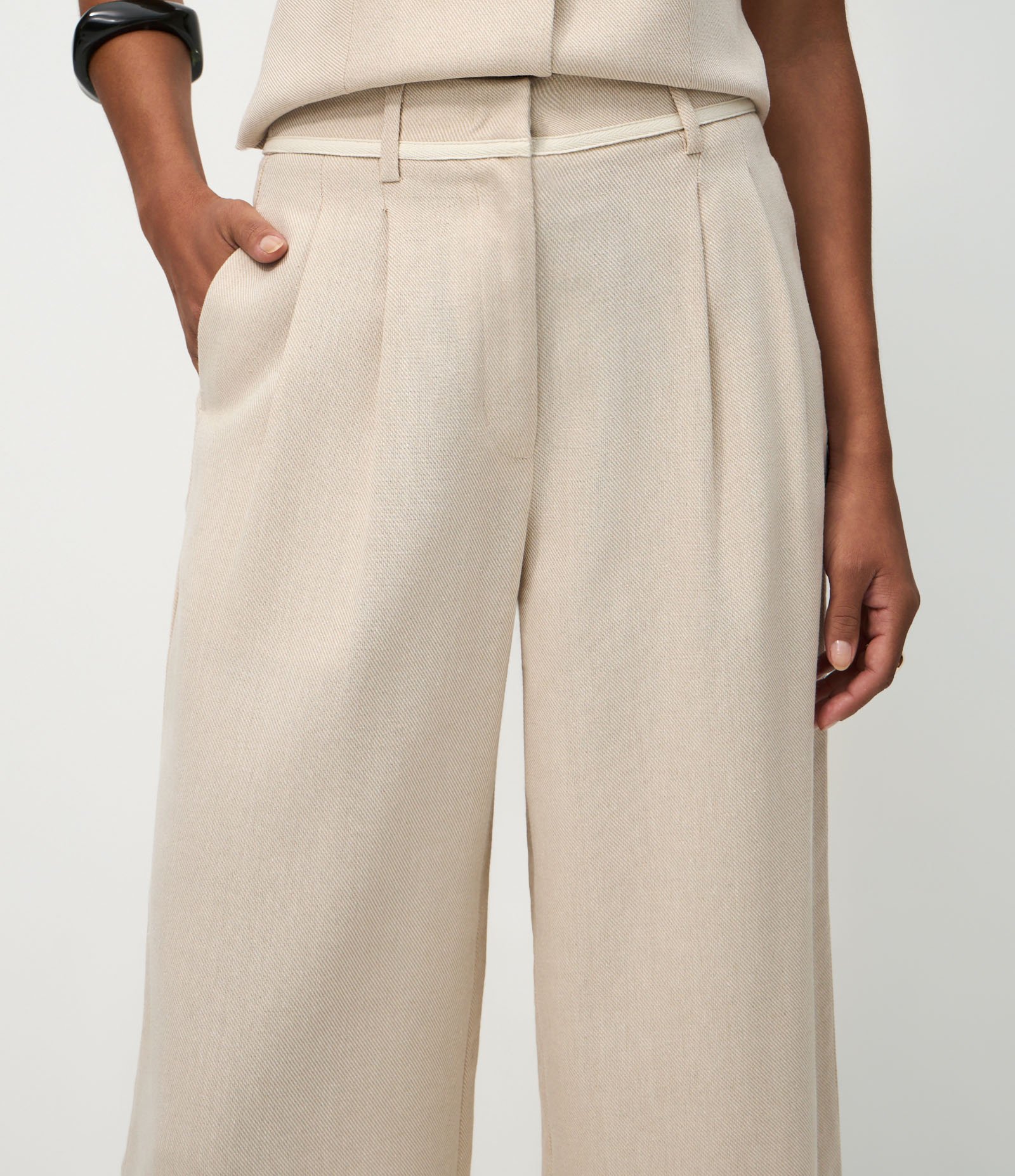 Calça Wide Leg em Viscolinho com Piping no Cós Bege 3