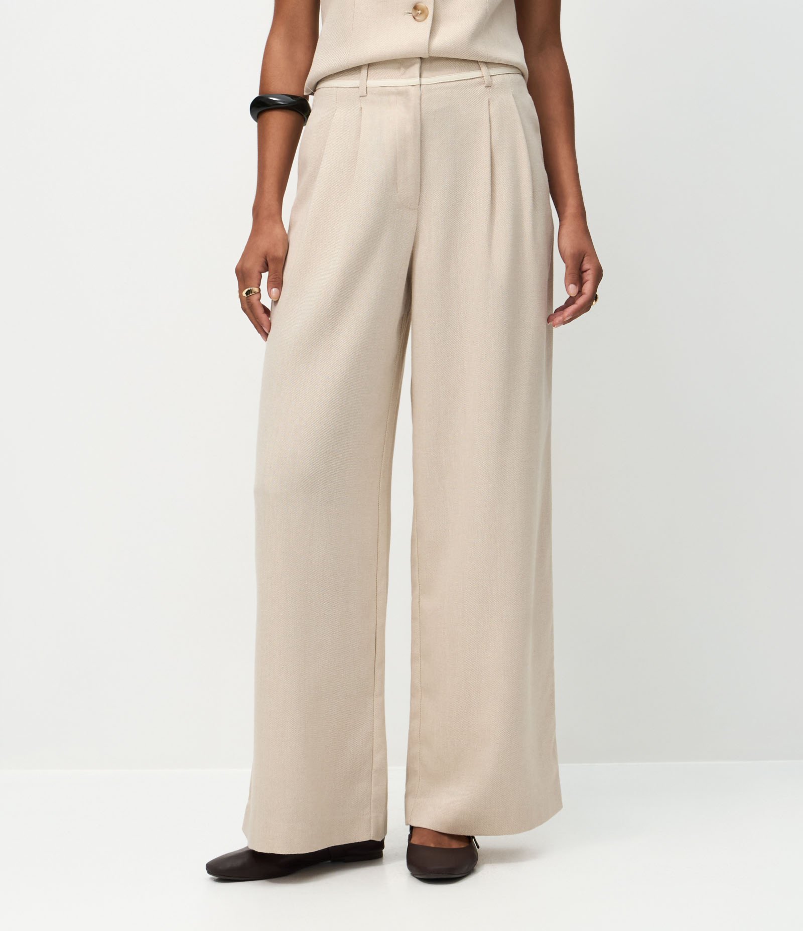 Calça Wide Leg em Viscolinho com Piping no Cós Bege 4