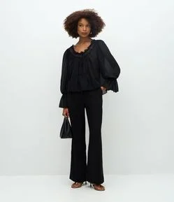 Calça Wide Leg Alfaiatada em Crepe com Botão