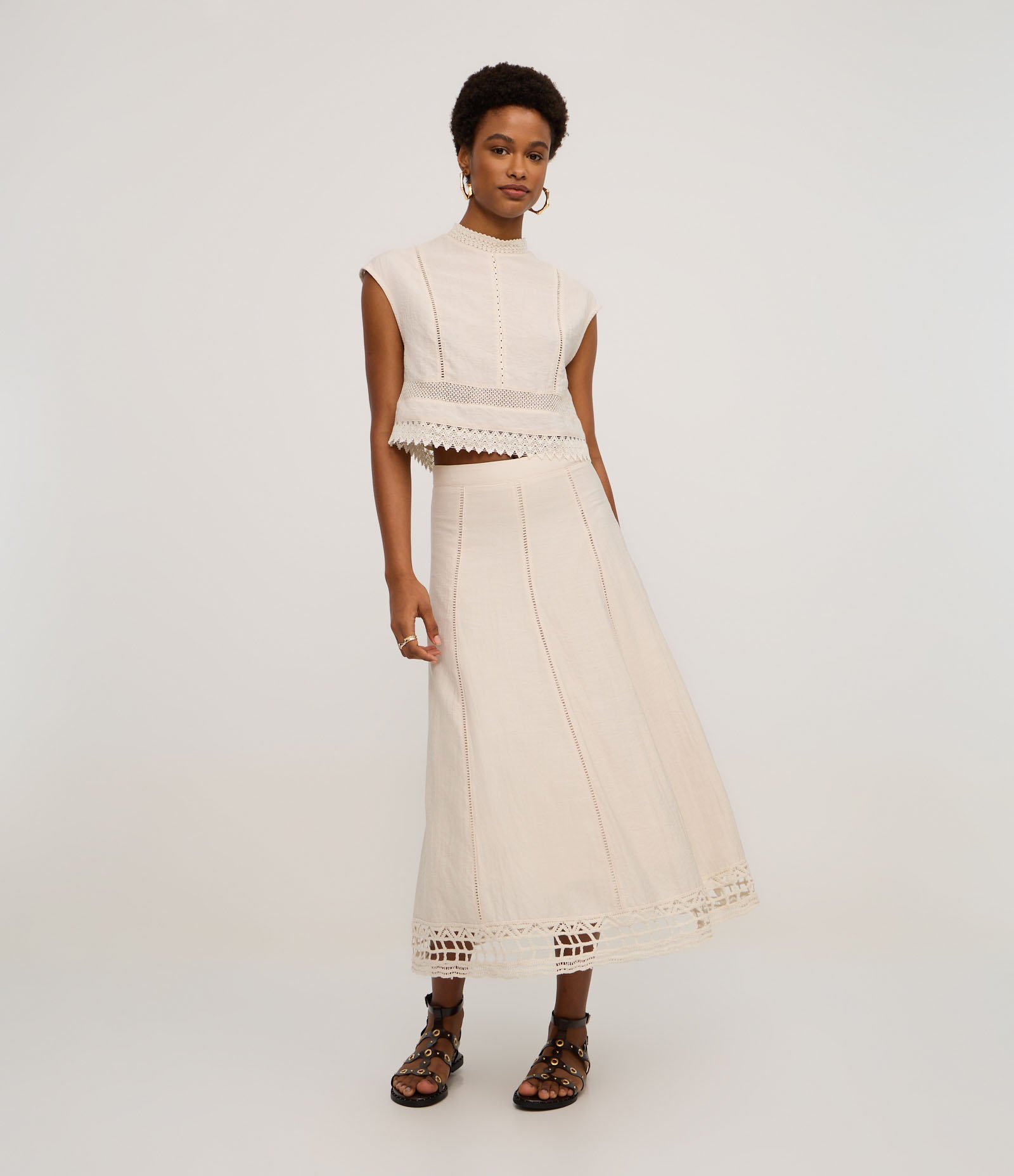 Saia Evasê Midi em Viscose com Bordado na Barra Bege 1