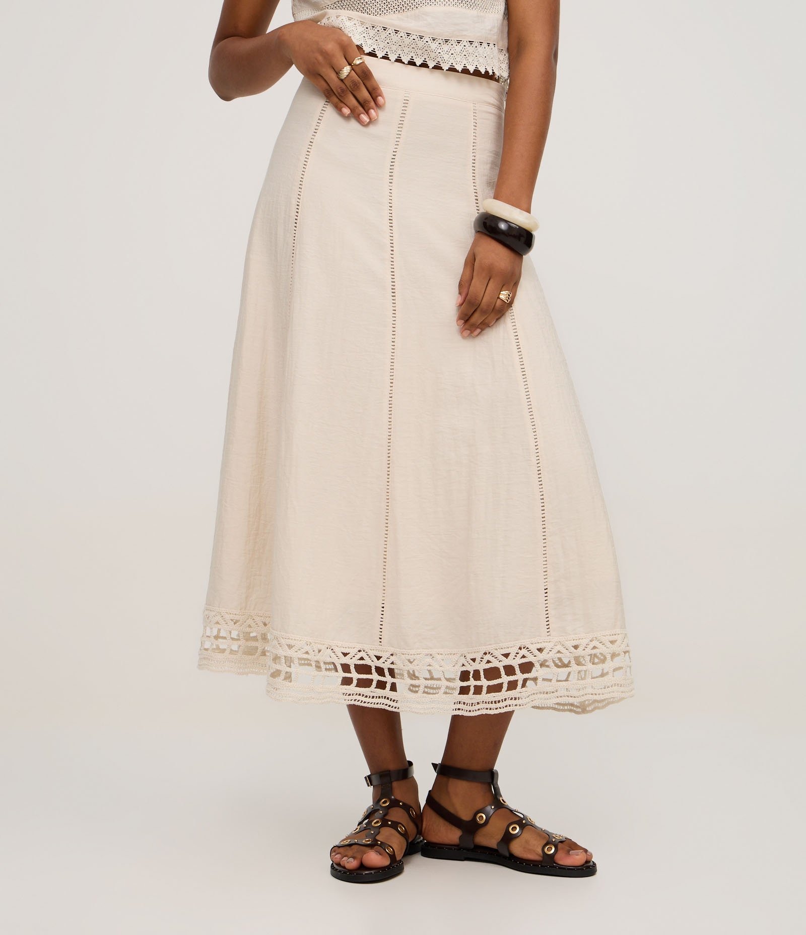 Saia Evasê Midi em Viscose com Bordado na Barra Bege 3
