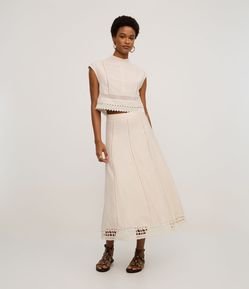 Saia Evasê Midi em Viscose com Bordado na Barra