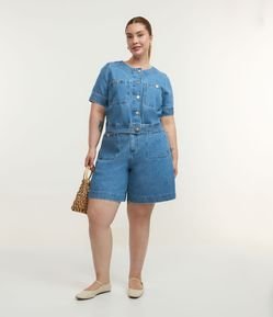 Blusa em Jeans com Bolsos e Botões Curve & Plus Size