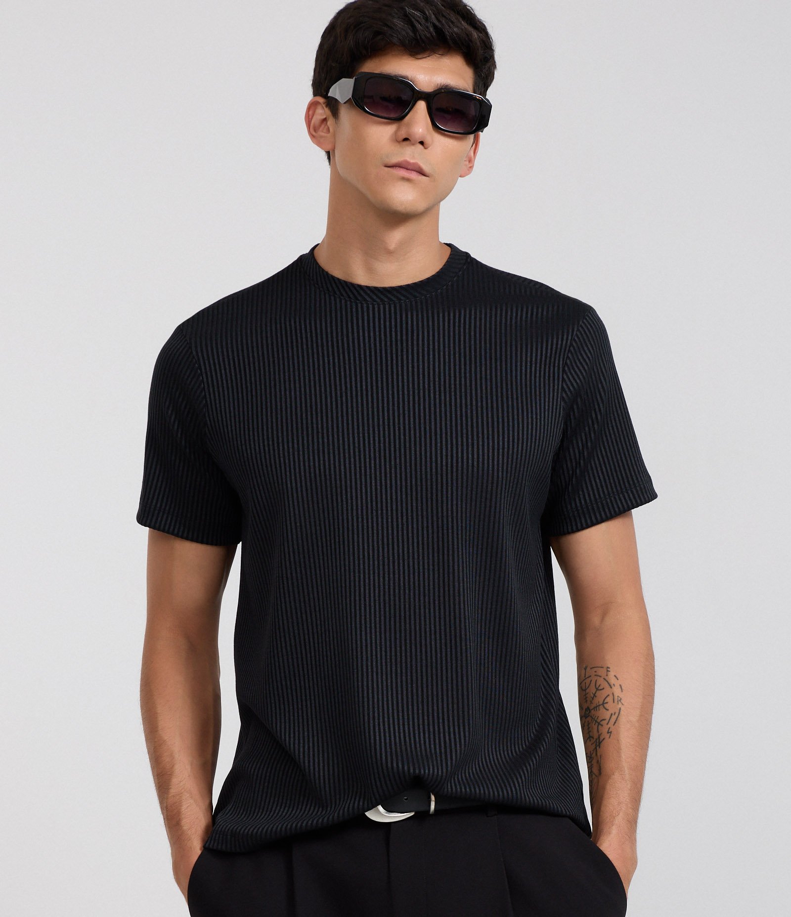 Camiseta Slim Canelada com Textura Vertical Preto 1