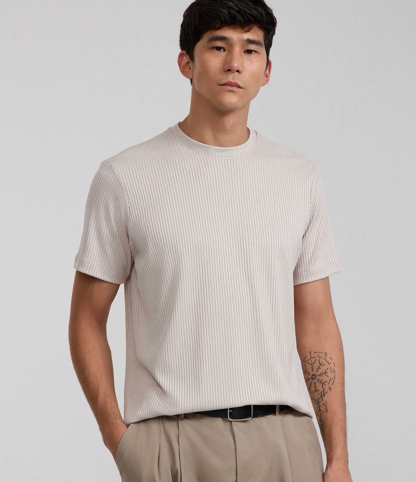 Camiseta Slim Canelada com Textura Vertical Bege 1