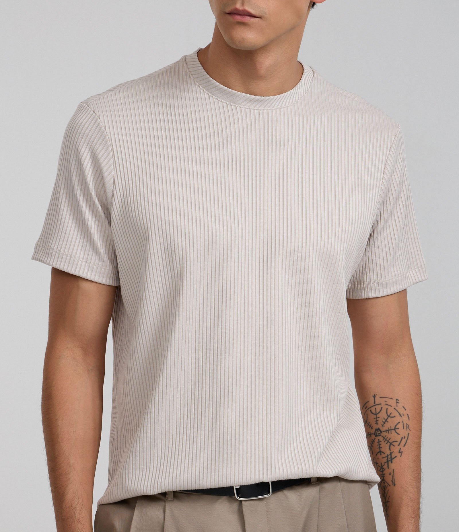 Camiseta Slim Canelada com Textura Vertical Bege 3