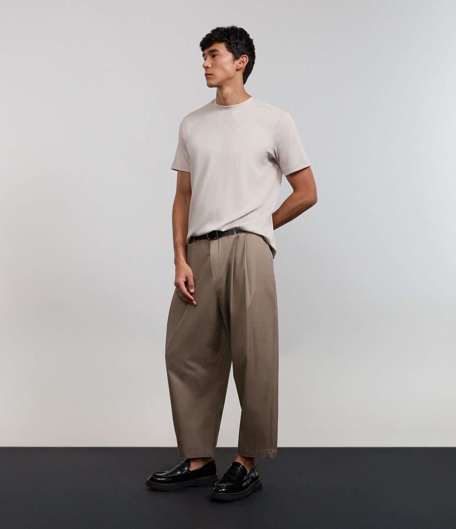 Camiseta Slim Canelada com Textura Vertical Bege 4