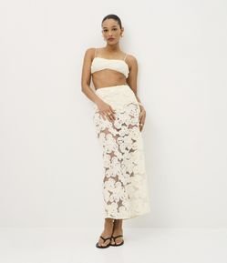 Saia Reta Midi em Tule com Bordados de Flores em 3D