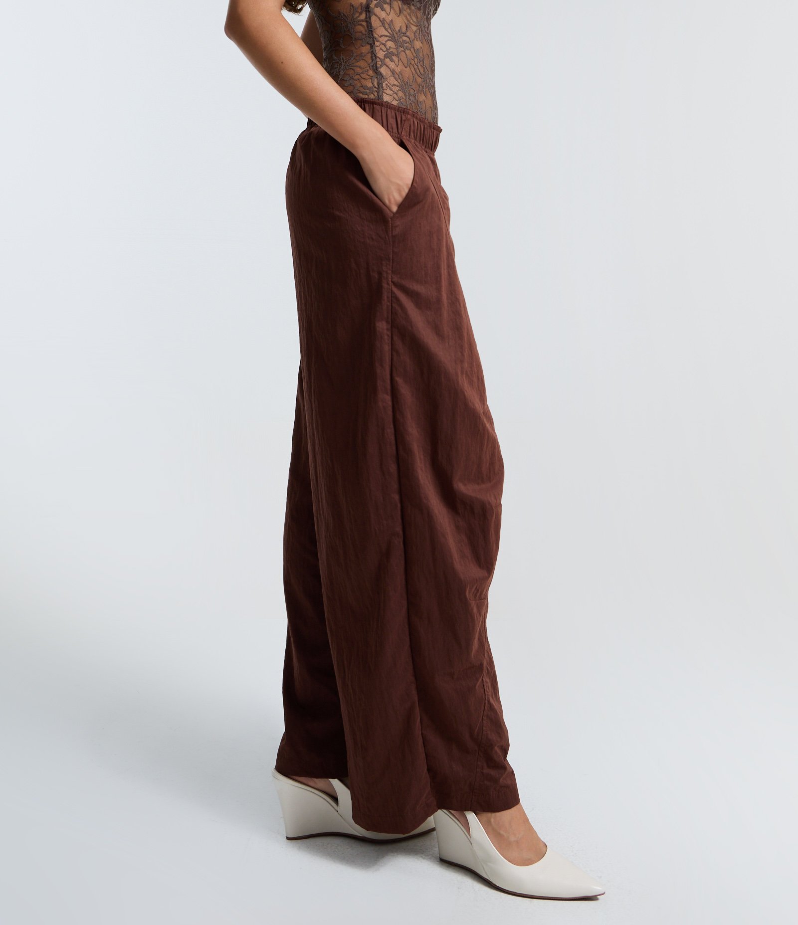 Calça Barrel com Cós Elástico Marrom 3