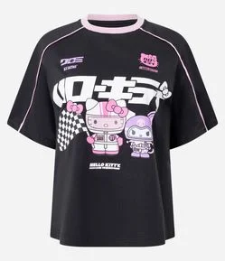 Camiseta em Algodão com Estampa Racing da Hello Kitty e Kuromi