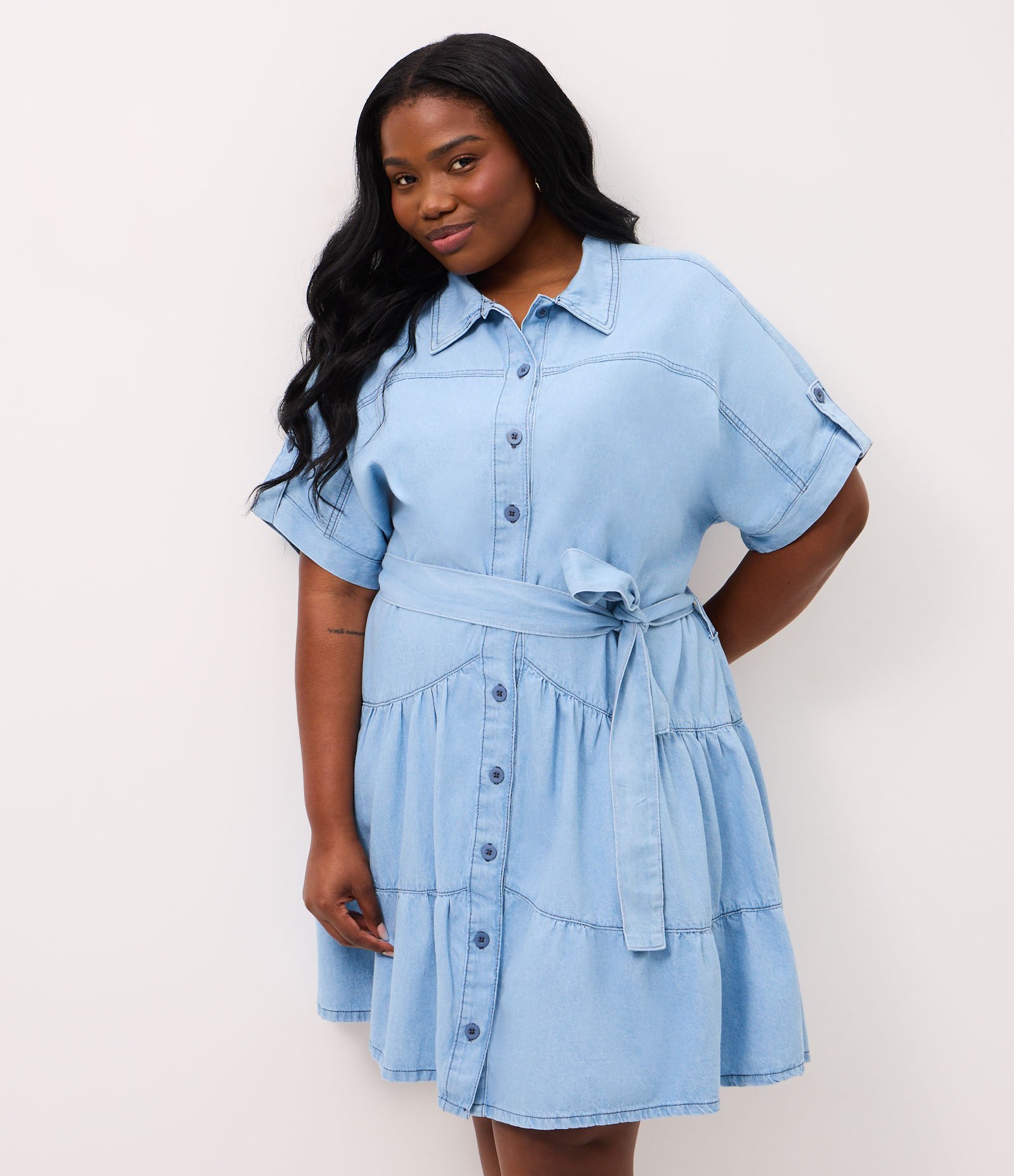 Vestido Curto em Jeans com Babados e Cinto Faixa Curve & Plus Size Azul 1