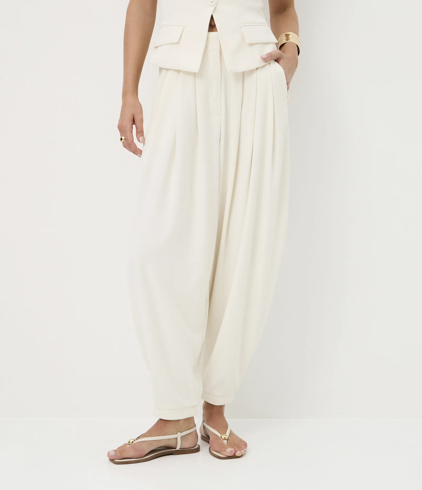 Calça Aladim Ballon em Crepe com Pregas Frontais Off White 3