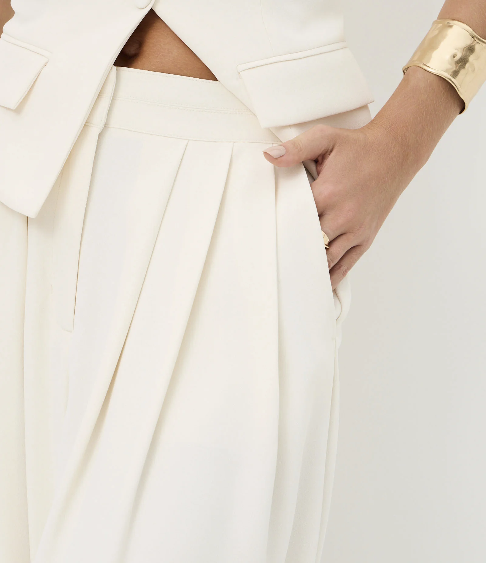Calça Aladim Ballon em Crepe com Pregas Frontais Off White 4