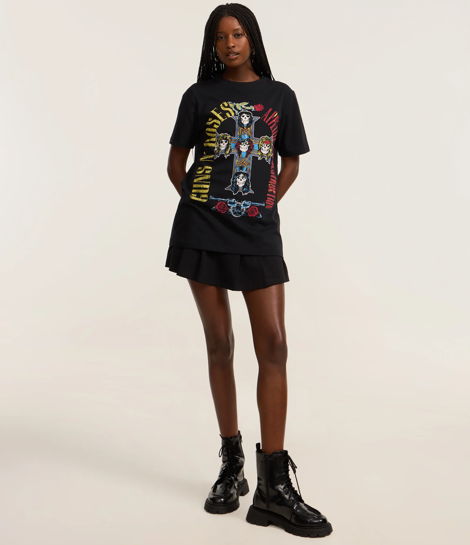 Camiseta em Algodão com Estampa Guns'n'Roses Frente e Costas Preto 2