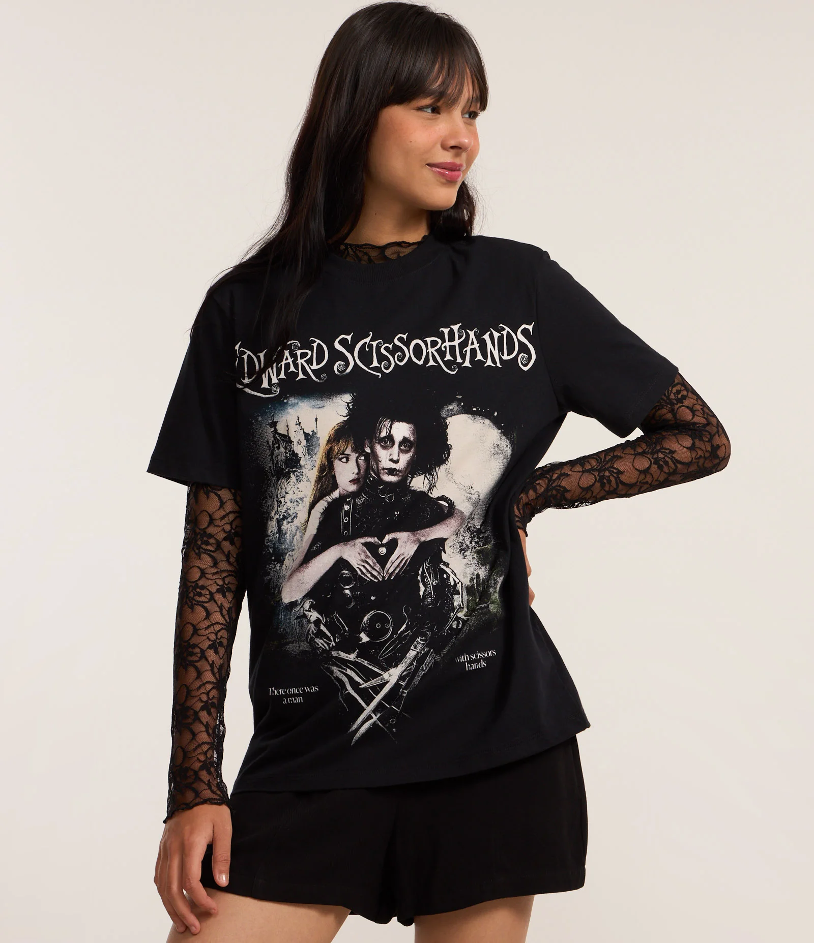 Camiseta T-Shirt em Algodão com Estampa e Lettering Edward Scissorhands Preto 1