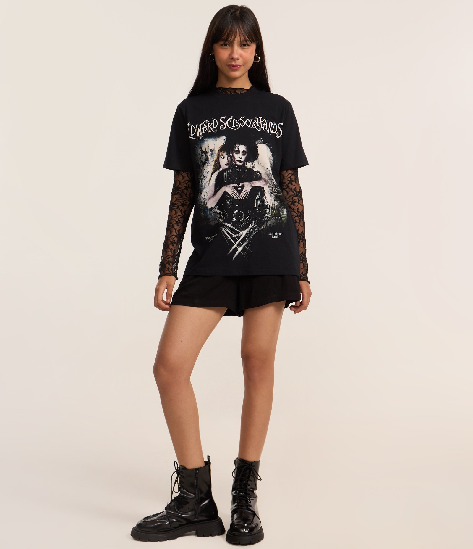 Camiseta T-Shirt em Algodão com Estampa e Lettering Edward Scissorhands Preto 2